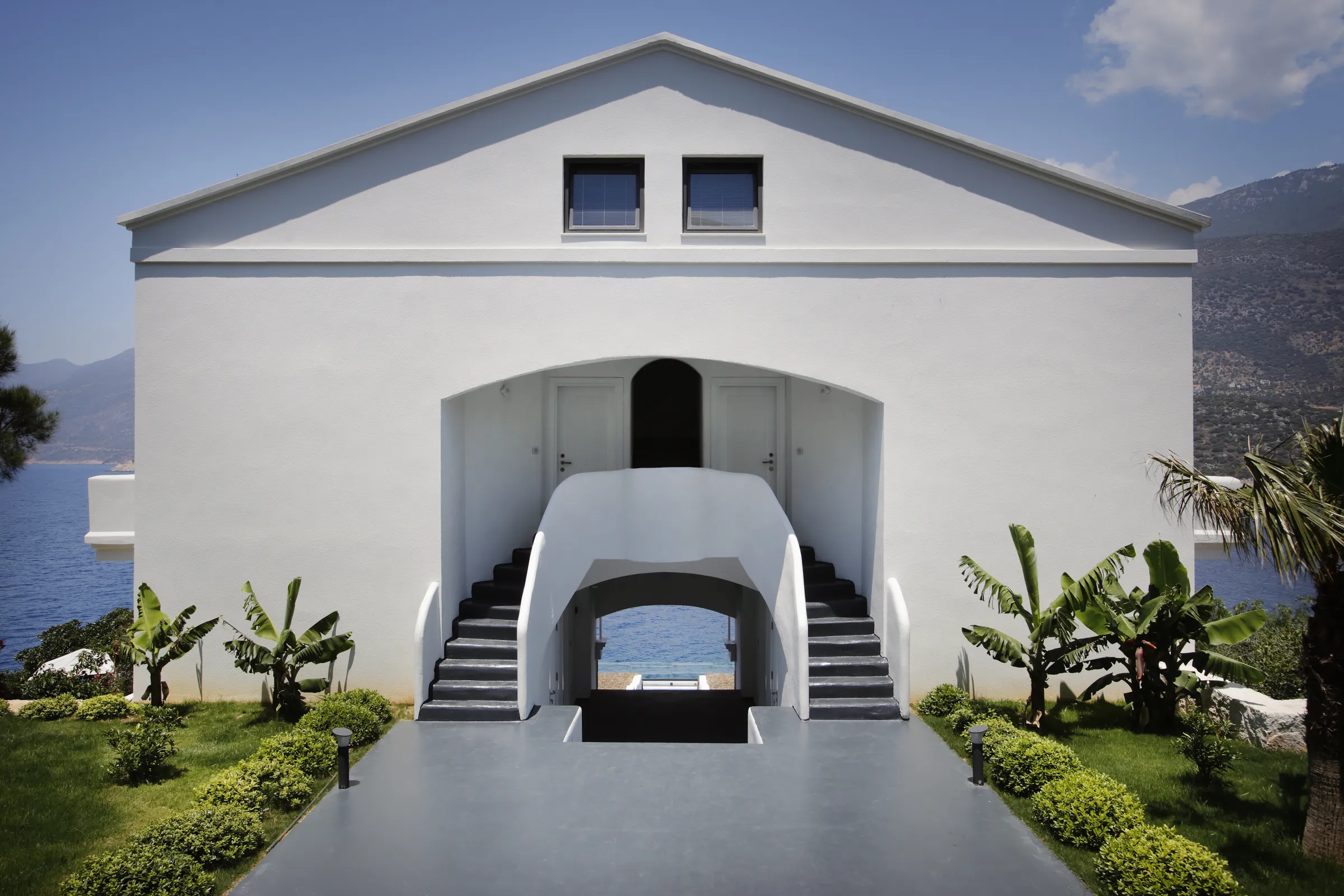 Alley Prime Hotel — interior view 4