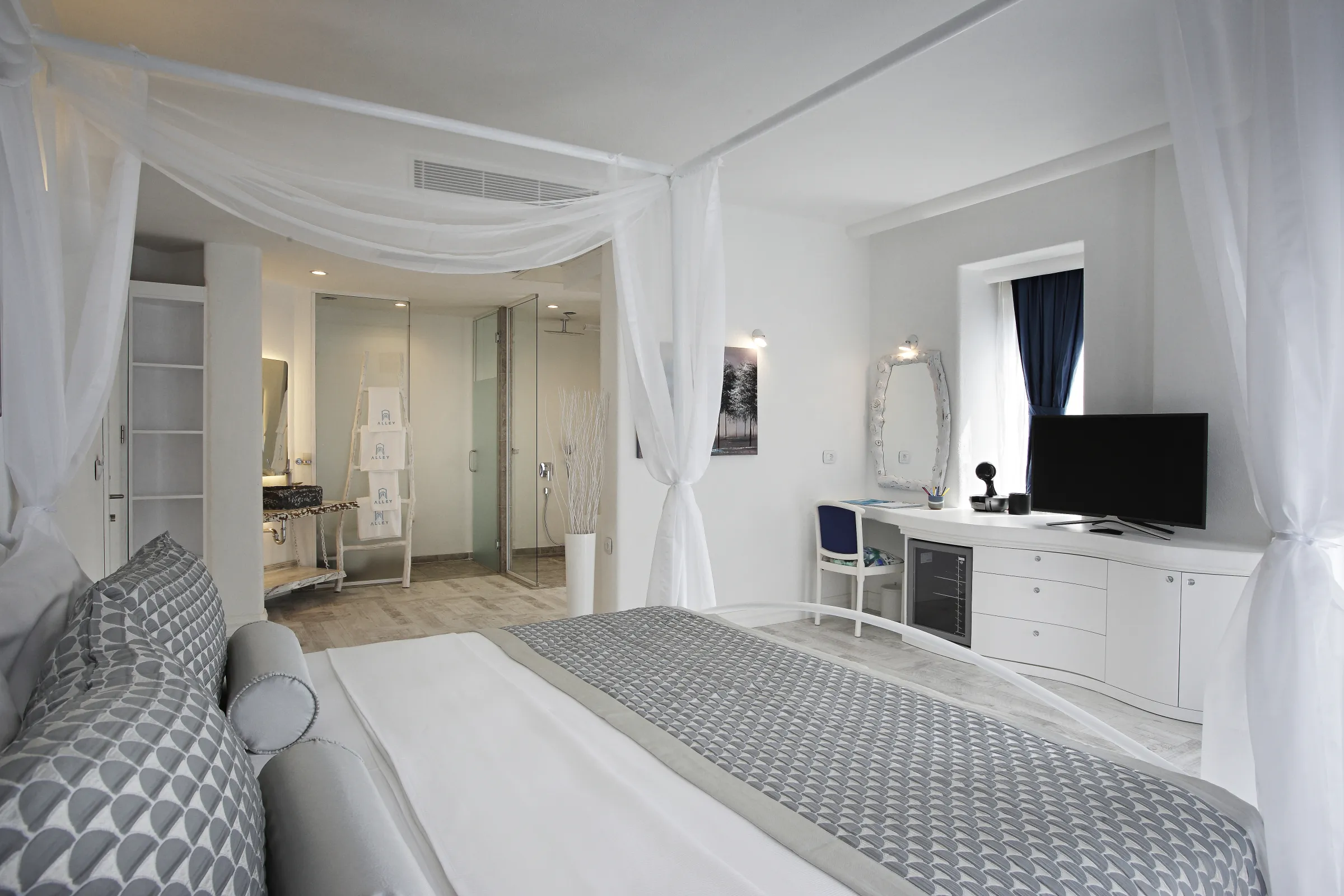 Alley Prime Hotel — interior view 7
