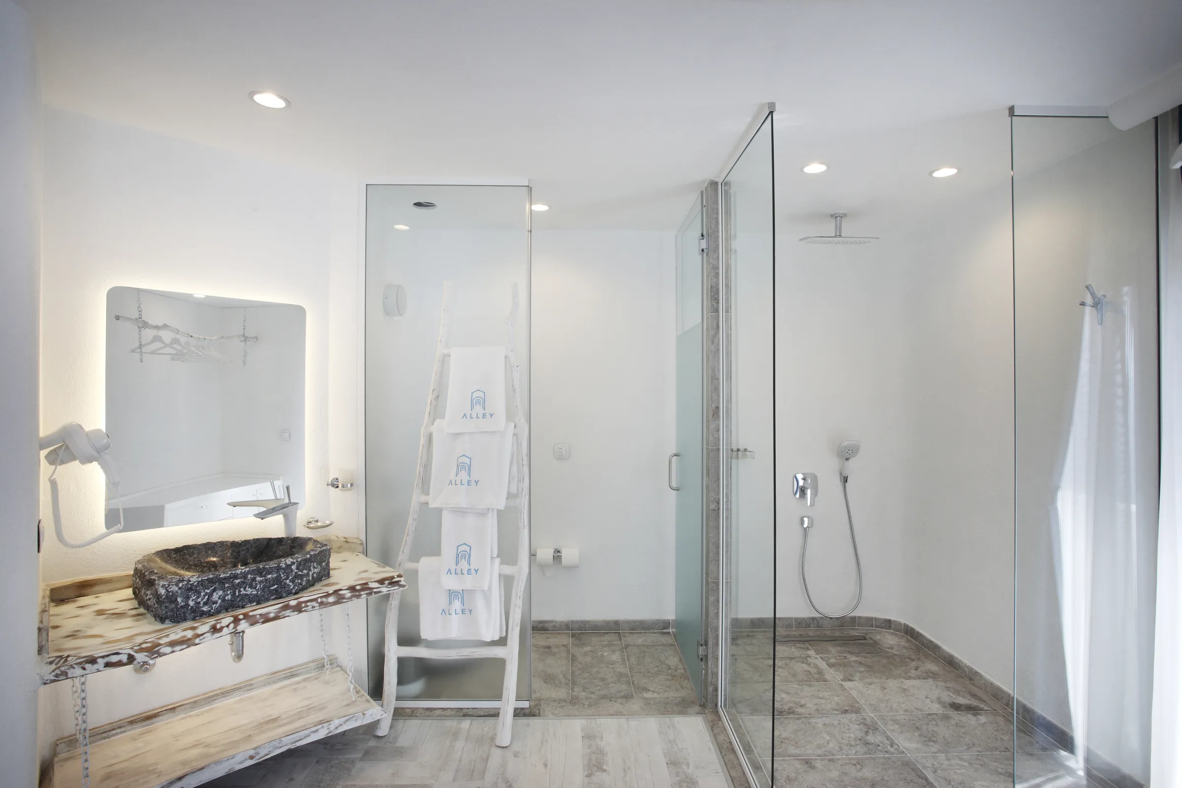 Alley Prime Hotel — interior view 9
